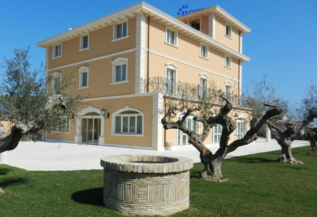 Hotel Villa Michelangelo Città Sant'Angelo Exterior foto